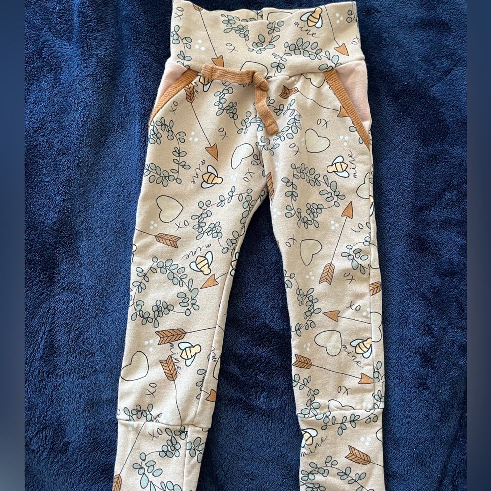 Squeak + Bean handmade Valentine’s Day 2T joggers, like new!